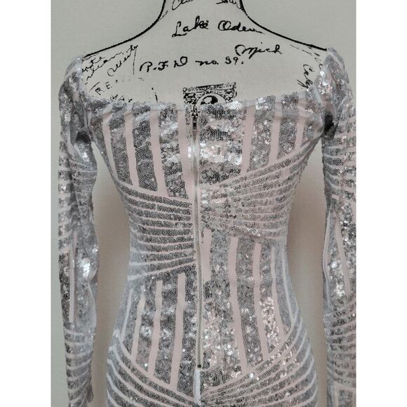 HOT MIAMI STYLES Silver Sequin Off Shoulders Sexy Mini Bodycon Party Dress S - Picture 9 of 16